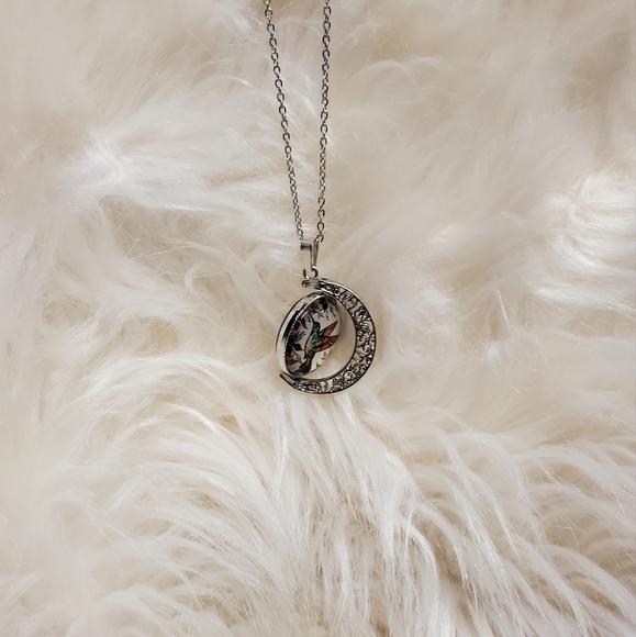 Hummingbird Pendant Necklace Spinner with Crescent Moon 🌙 - Picture 3 of 4